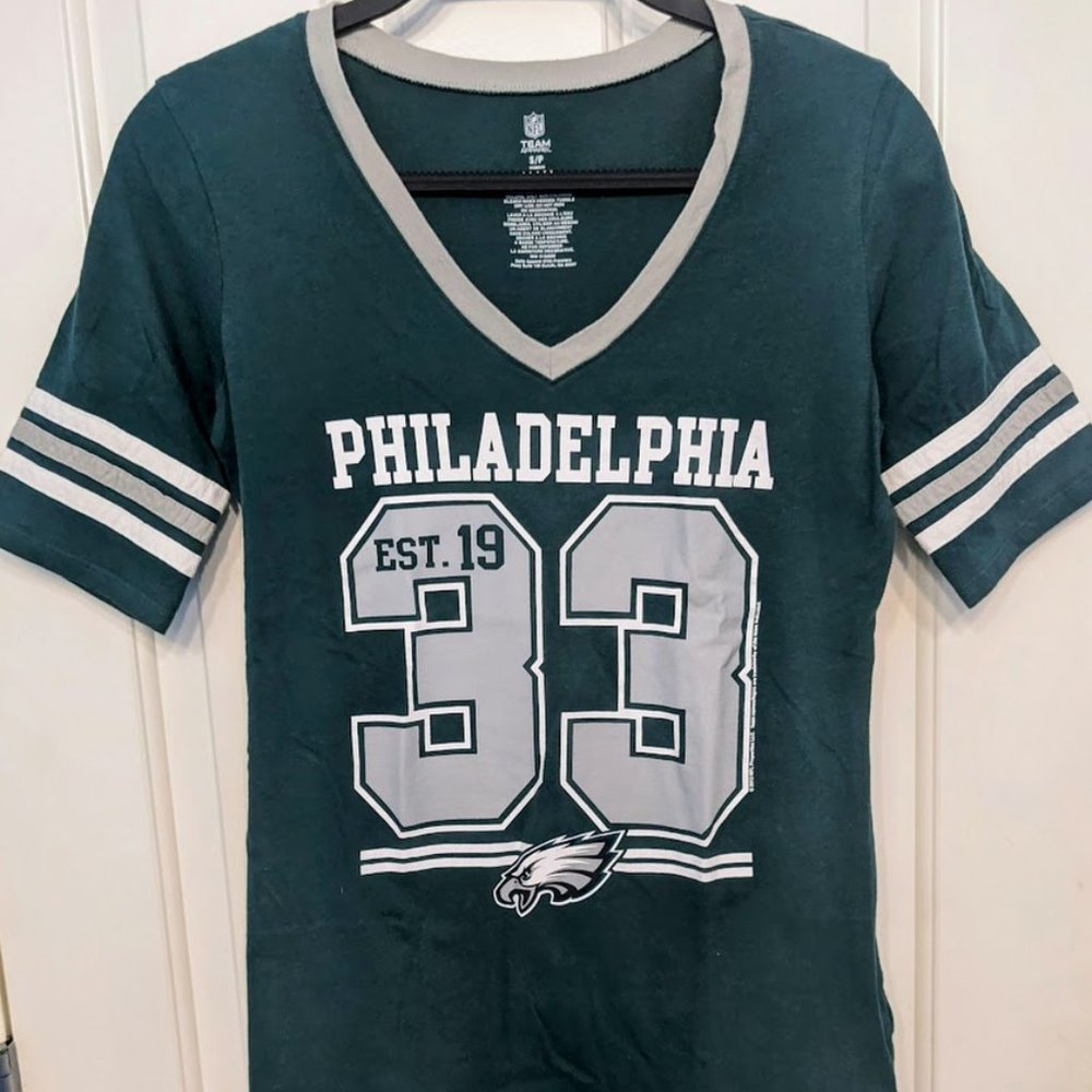 Philadelphia Eagles Women's Tee Shirt Size S/P - preowned